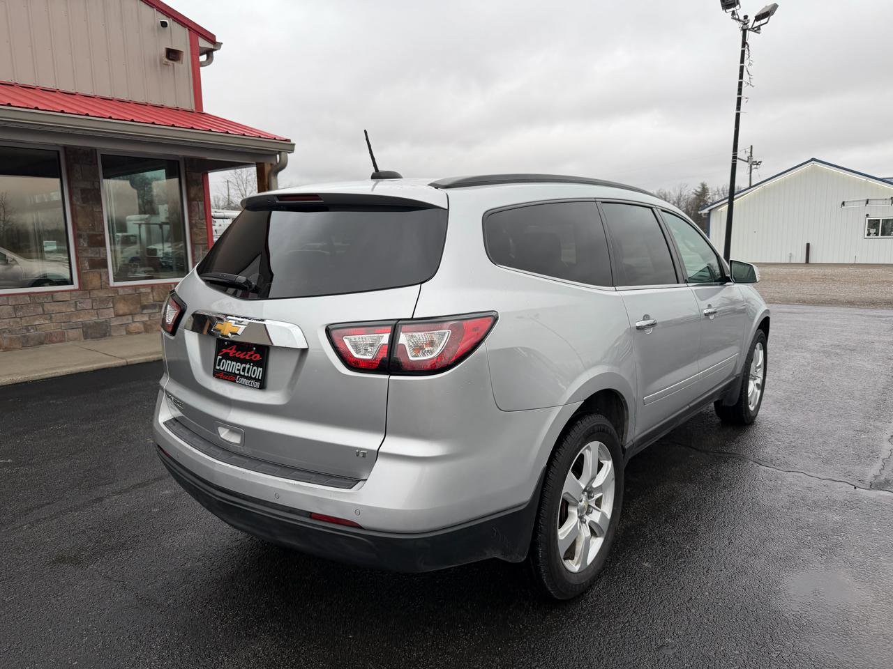 Used 2017 Chevrolet Traverse LT w/ Style and Technology Package image 4