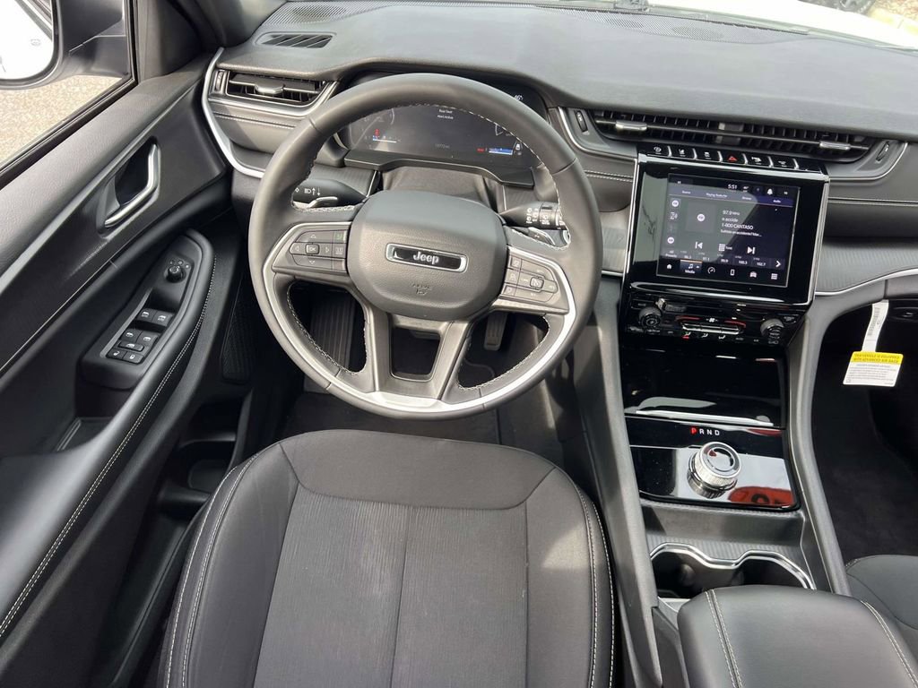 Used 2025 Jeep Grand Cherokee L Laredo AWD/4WD image 18
