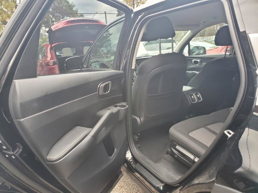 Used 2023 Kia Sorento LX image 7