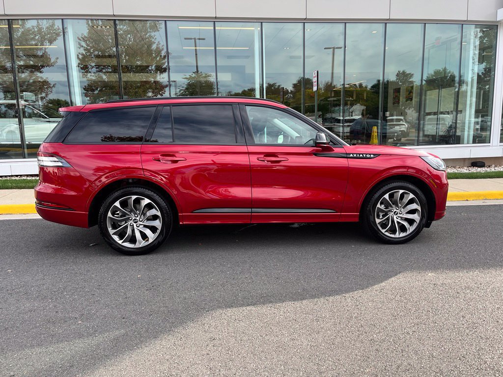 Used 2026 Lincoln Aviator AWD image 9