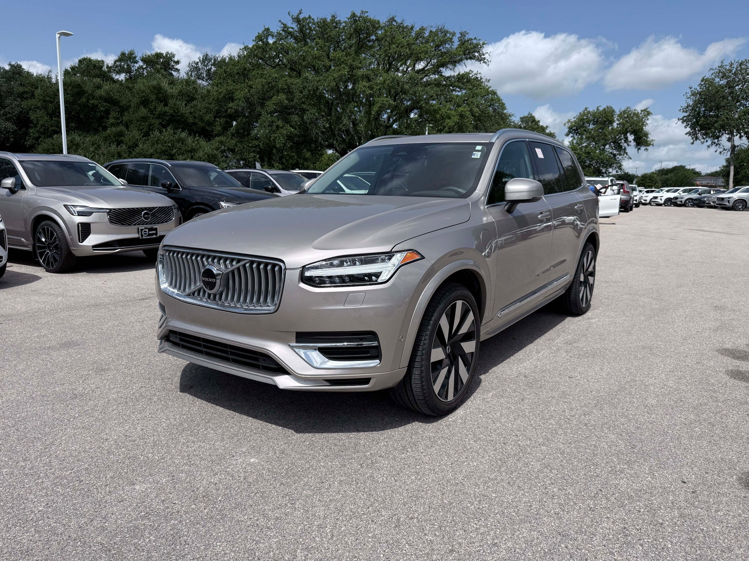 Certified 2024 Volvo XC90 T8 Plus w/ Protection Package Premier AWD/4WD image 2