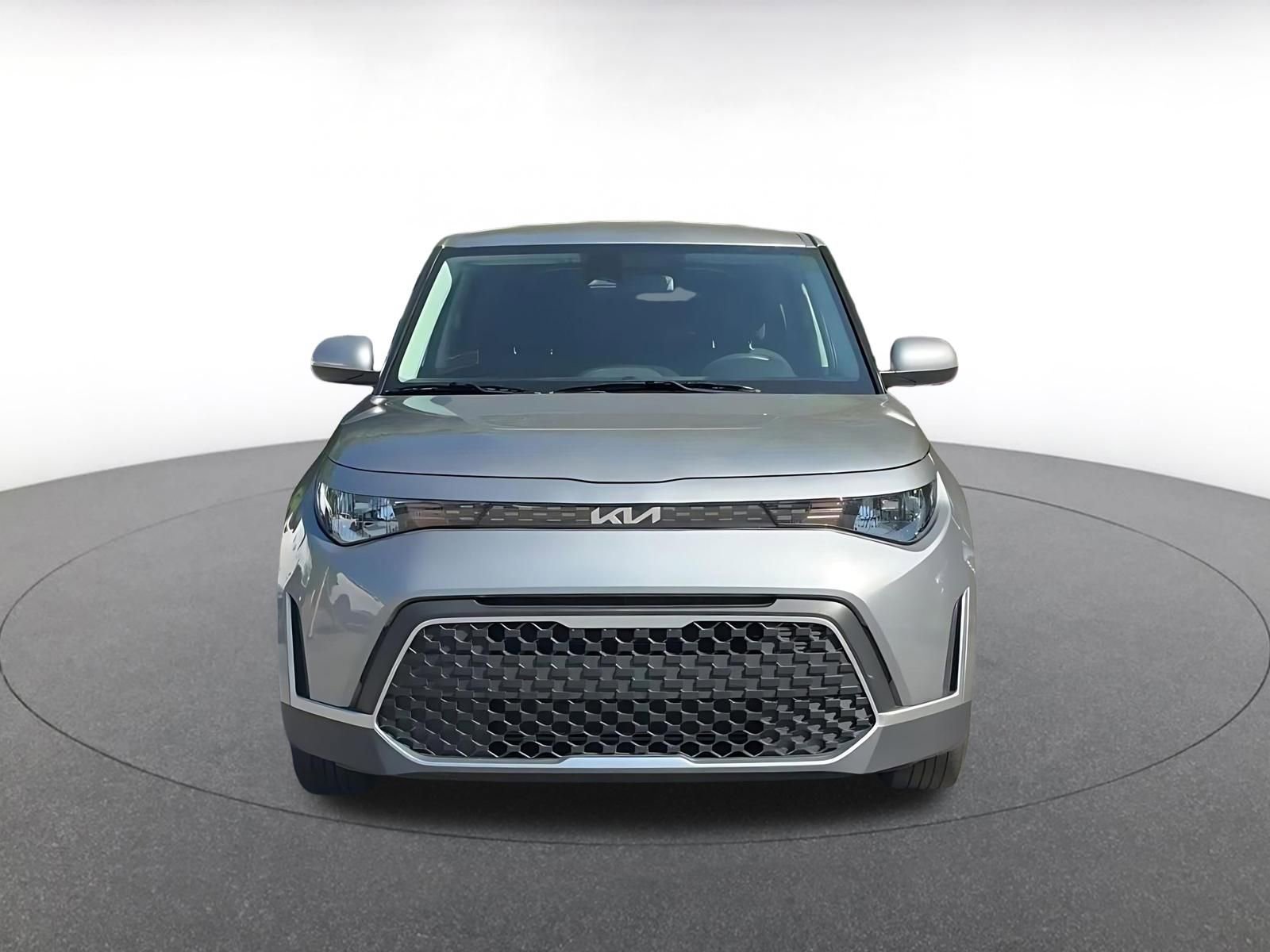 Used 2025 Kia Soul LX w/ LX Technology Package FWD image 4