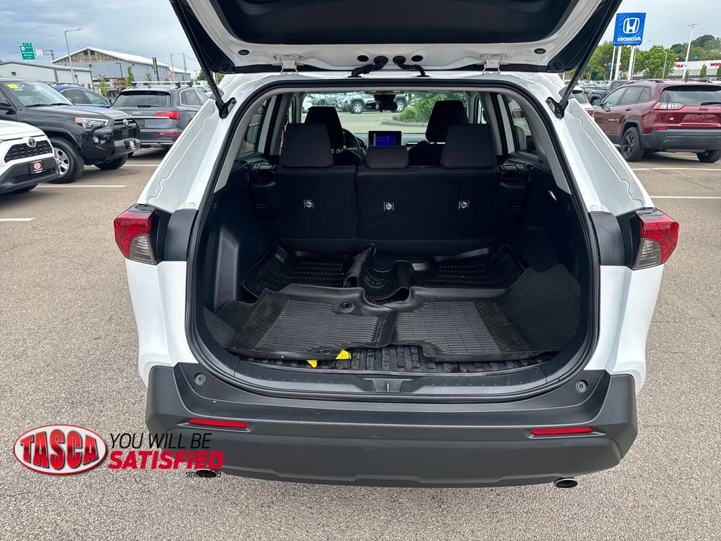 Used 2024 Toyota RAV4 LE AWD/4WD image 7