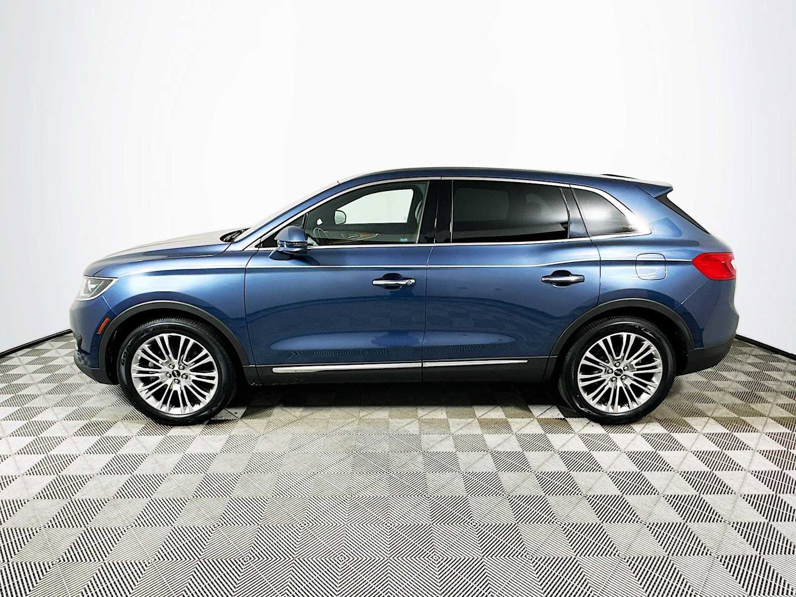 Used 2018 Lincoln MKX Reserve w/ Lincoln MKX Climate Package image 4