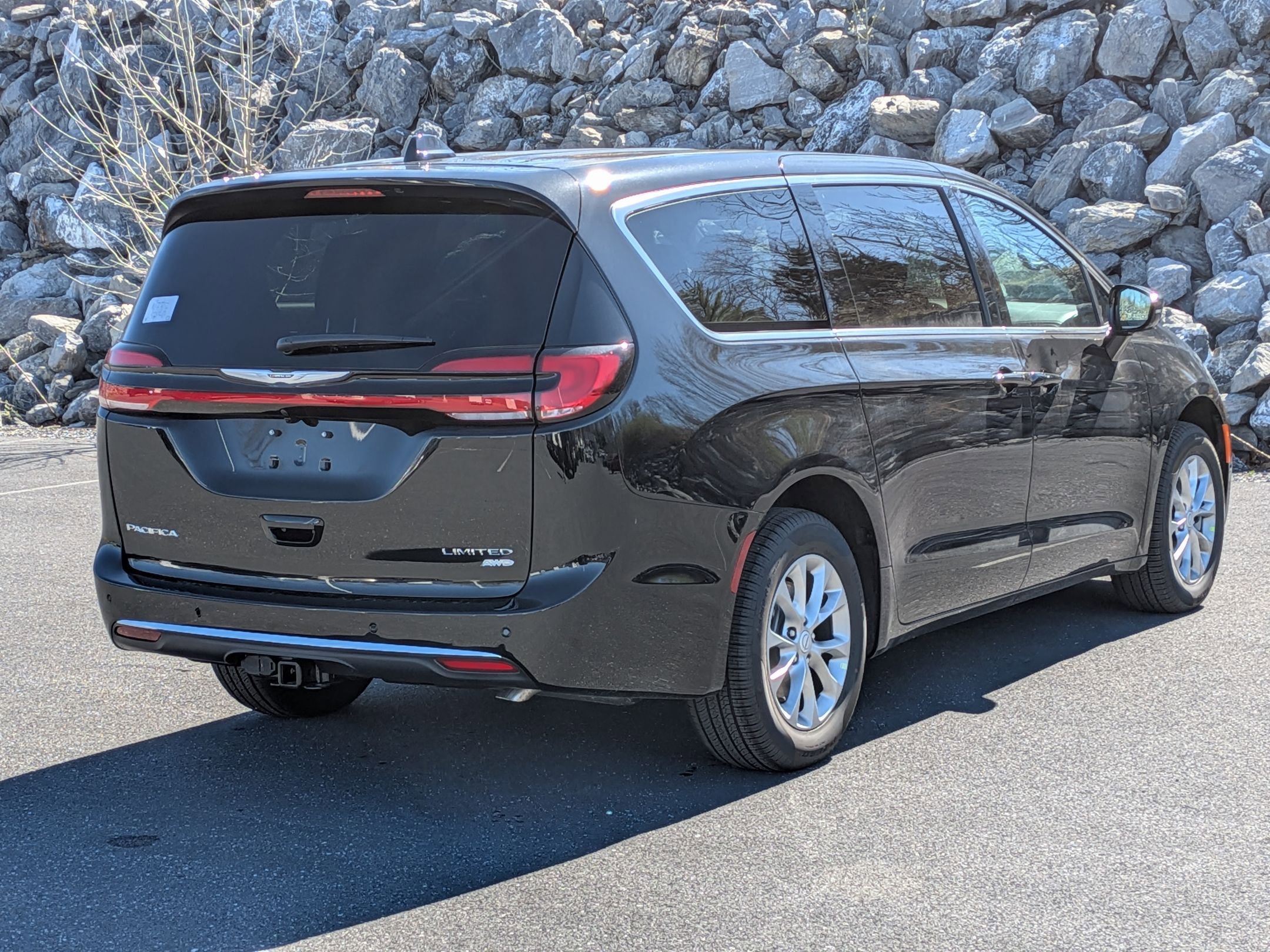 New 2026 Chrysler Pacifica Limited w/ Trailer Tow Group image 5