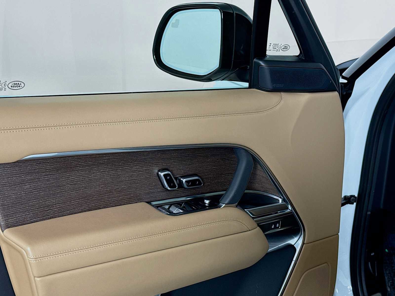 Certified 2025 Land Rover Range Rover Long Wheelbase SE image 29