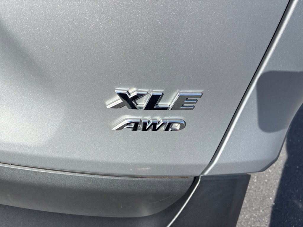 Used 2025 Toyota RAV4 XLE AWD/4WD image 25