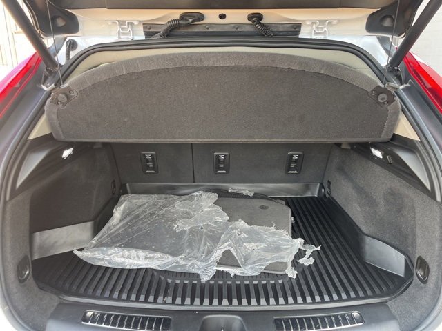 Used 2020 Cadillac XT4 Premium Luxury w/ Technology Package image 8