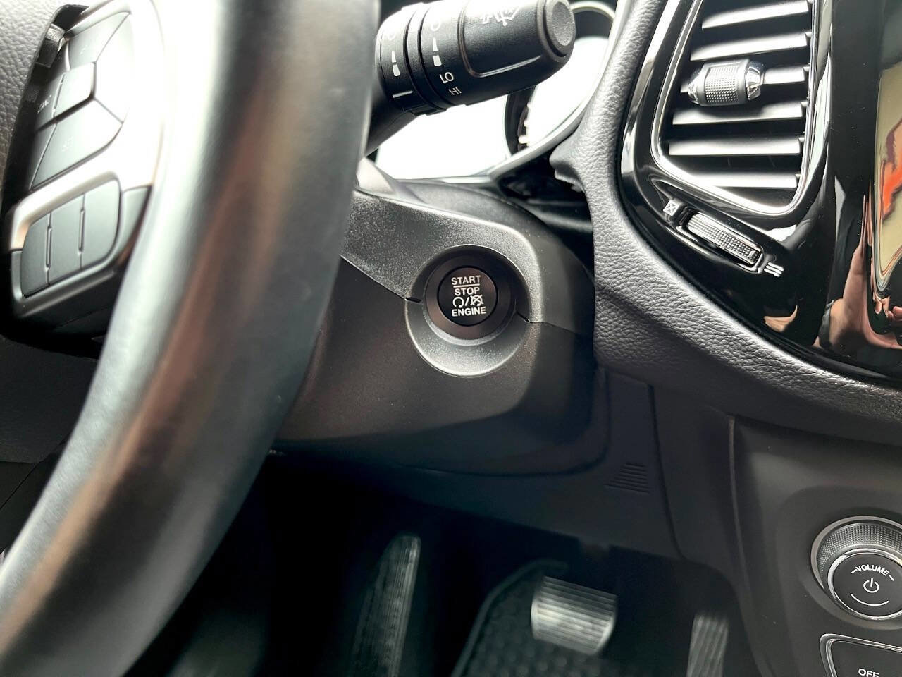 Used 2019 Jeep Compass Latitude image 19