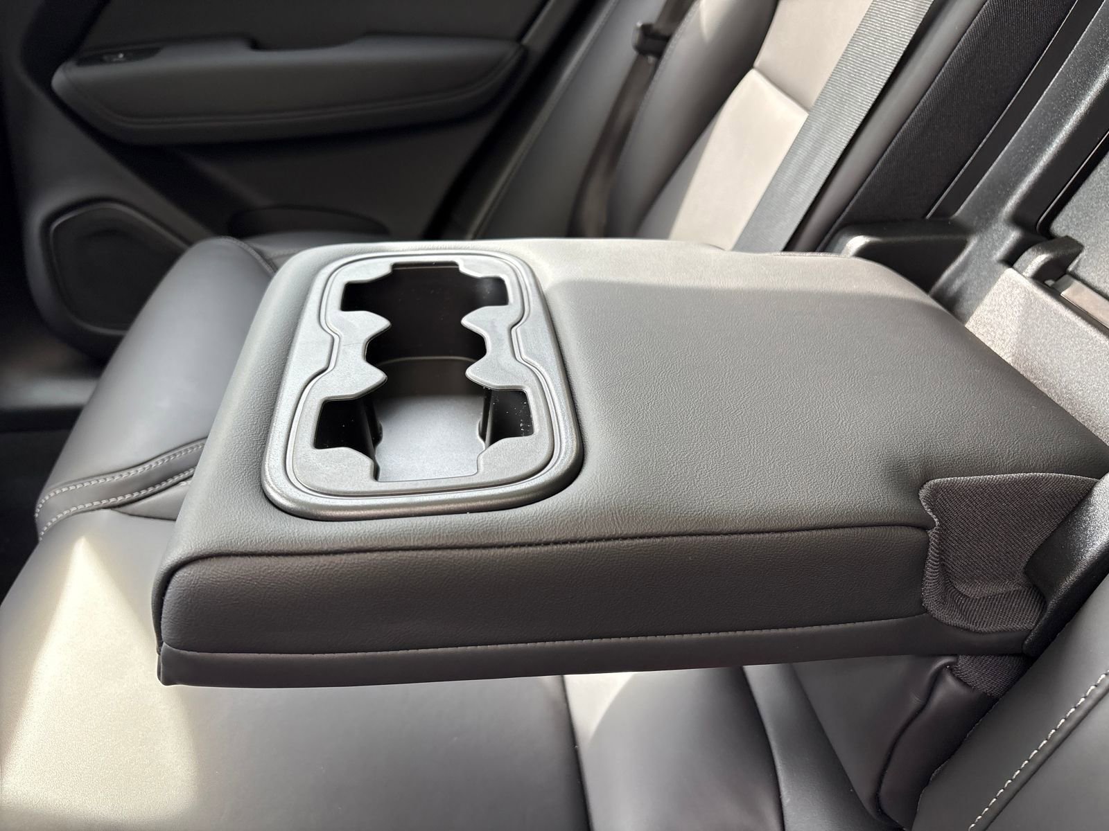 New 2026 Volvo XC60 B5 Ultra w/ Climate Package image 31