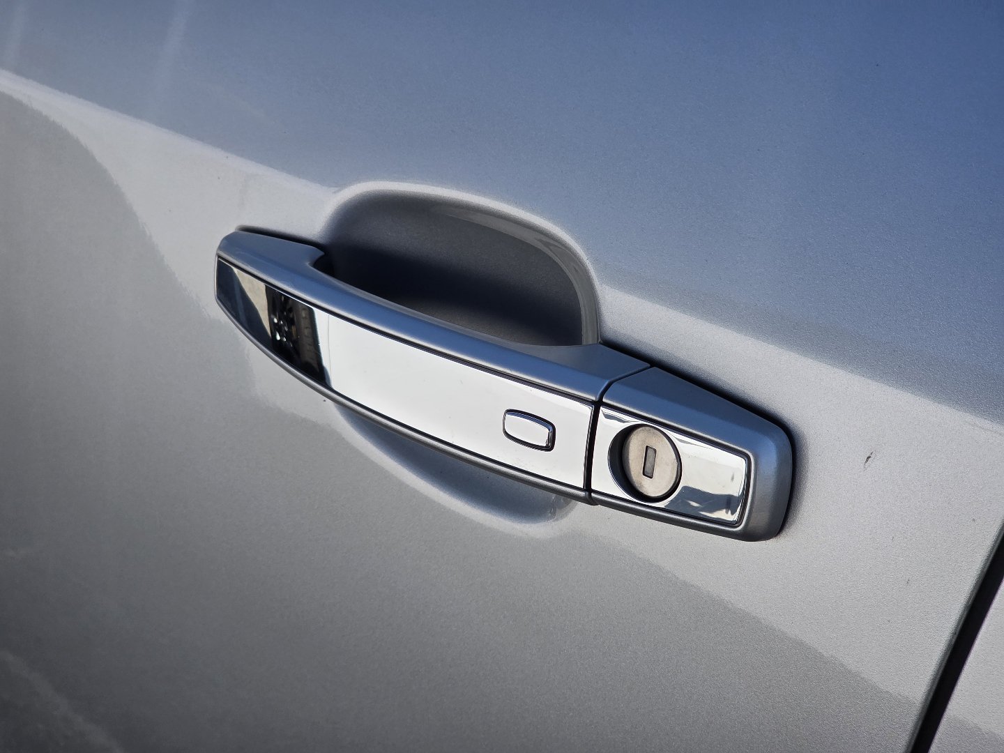 Used 2019 Buick Encore Essence FWD image 15
