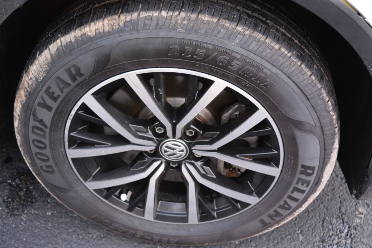 Used 2021 Volkswagen Tiguan SE AWD/4WD image 16