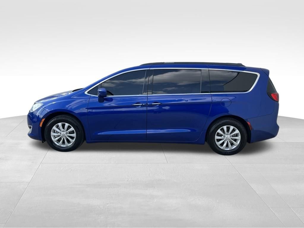 Used 2018 Chrysler Pacifica Touring Plus FWD image 5