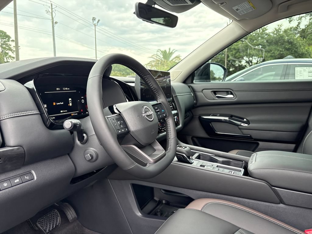 New 2026 Nissan Pathfinder Platinum FWD image 5