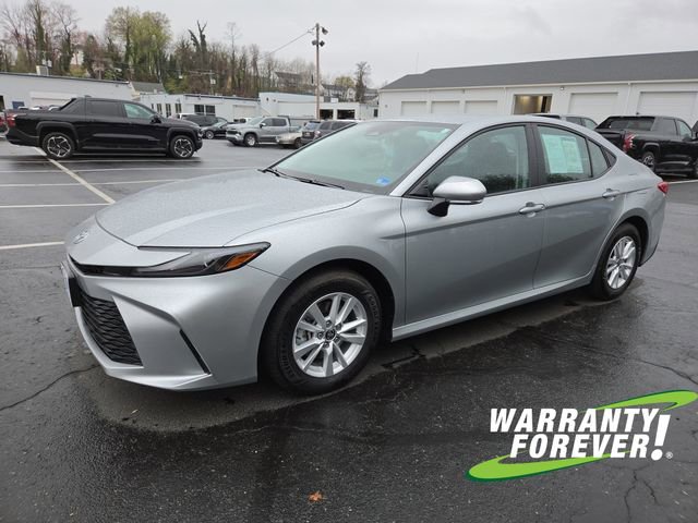 Used 2025 Toyota Camry LE AWD/4WD image 3