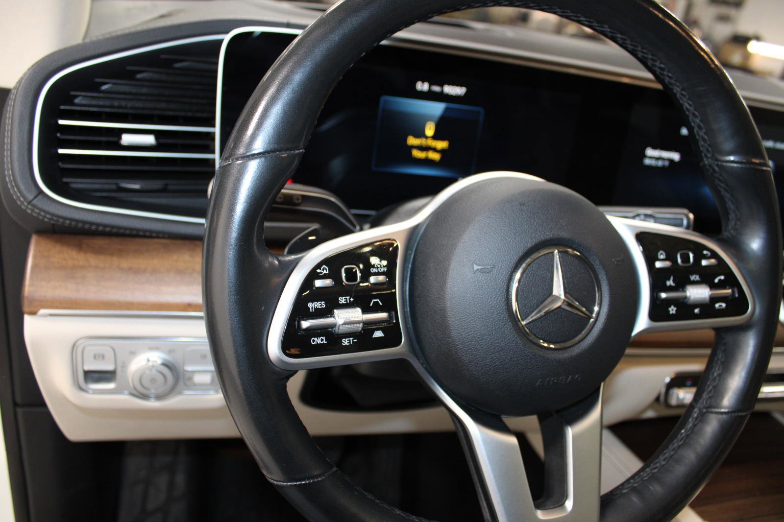 Used 2021 Mercedes-Benz GLS 450 4MATIC image 26