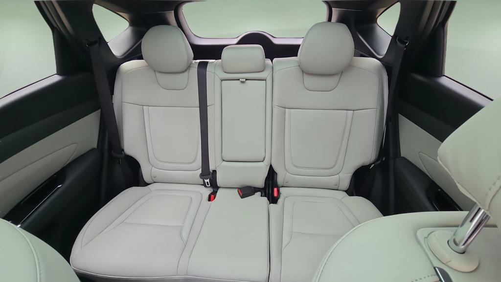 New 2026 Hyundai Tucson Limited FWD image 3