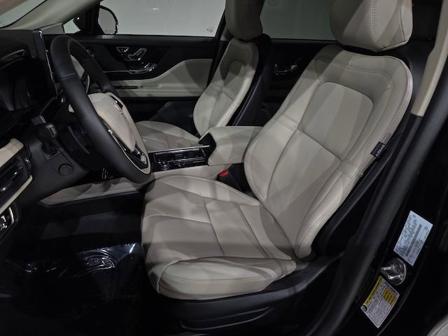 New 2025 Lincoln Corsair Reserve w/ Equipment Group 202A image 17