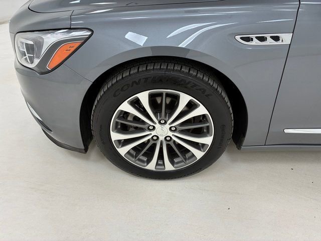 Used 2019 Buick LaCrosse Essence image 9