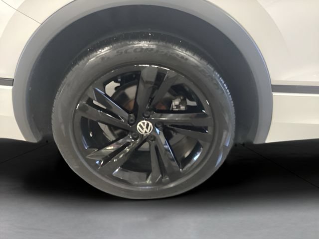 Certified 2024 Volkswagen Tiguan SE R-Line AWD/4WD image 25