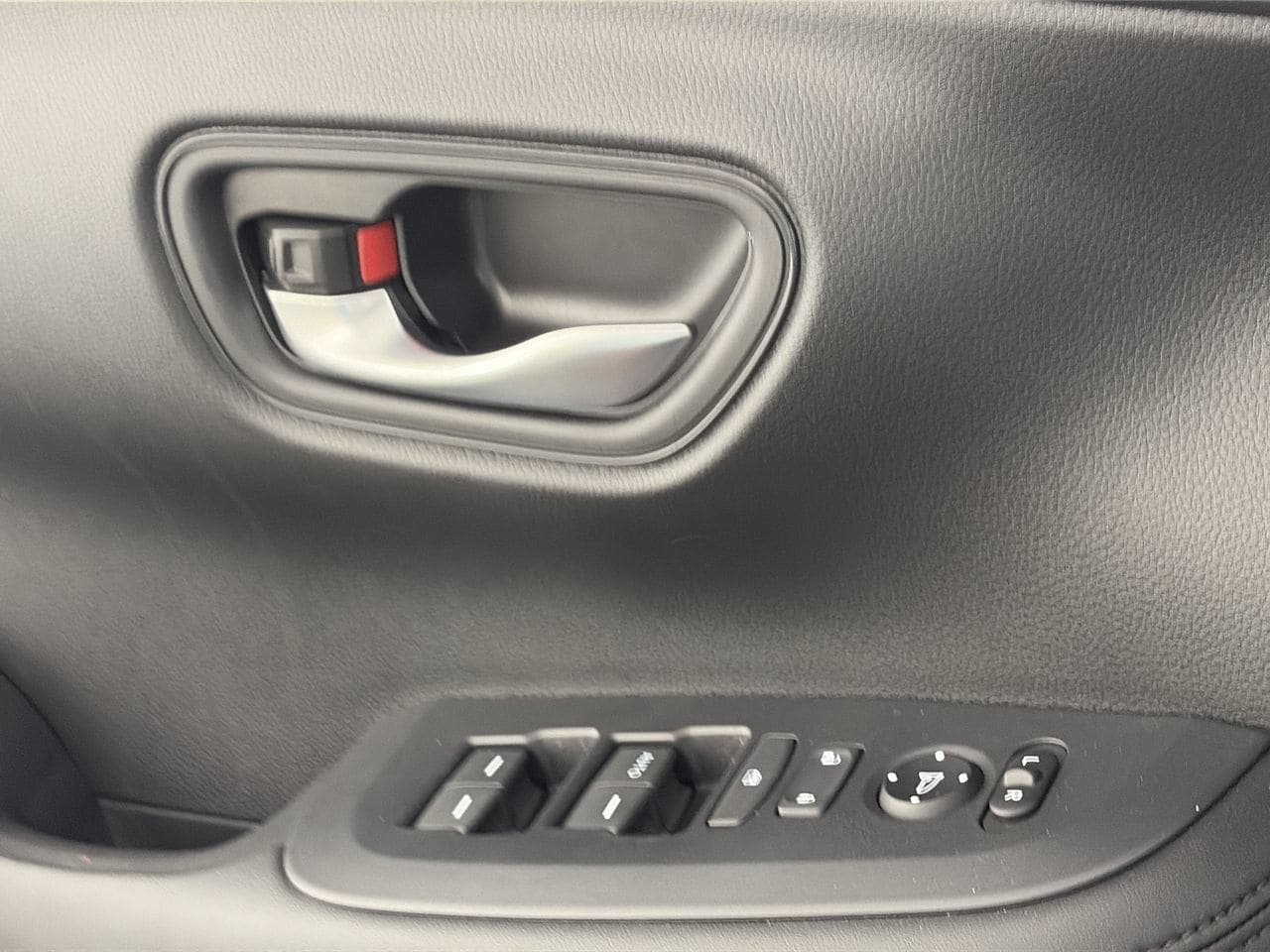 Used 2025 Honda HR-V LX image 16