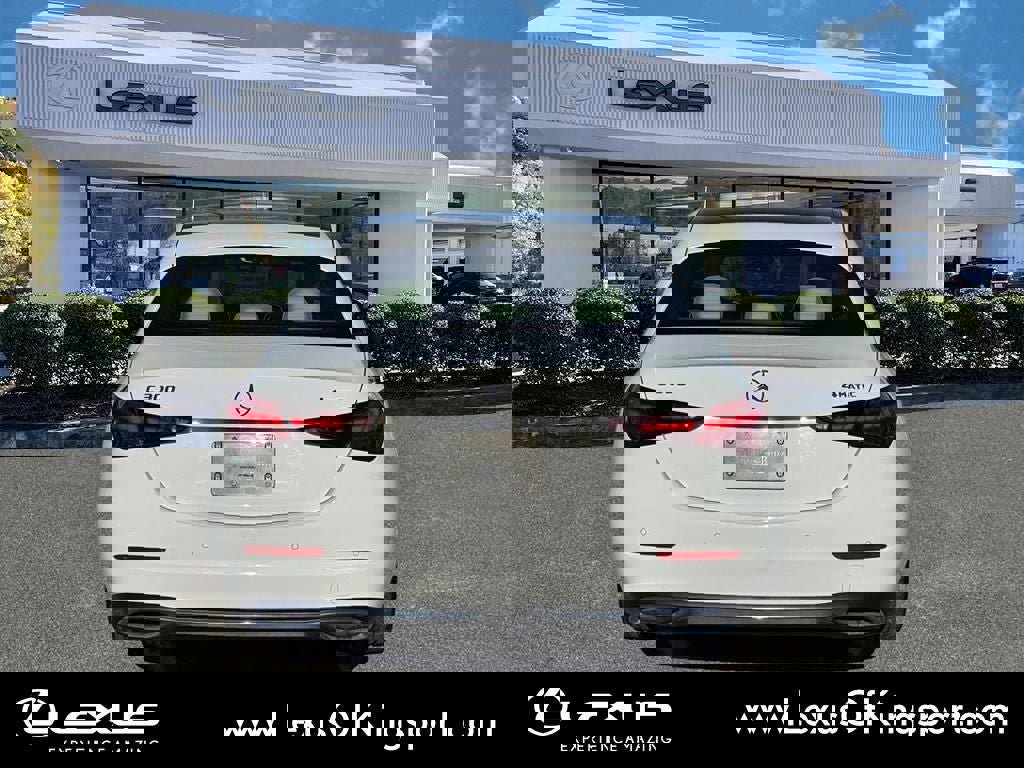 Used 2024 Mercedes-Benz C 300 4MATIC Sedan image 4