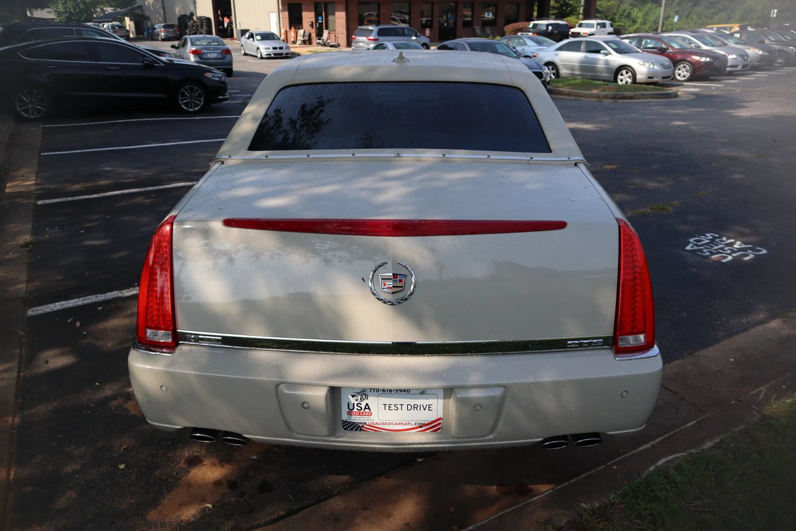 Used 2011 Cadillac DTS Luxury FWD image 5