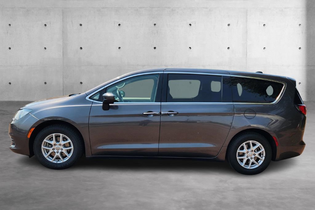 Used 2019 Chrysler Pacifica Touring image 26