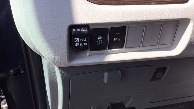 Used 2020 Toyota Sienna XLE image 22