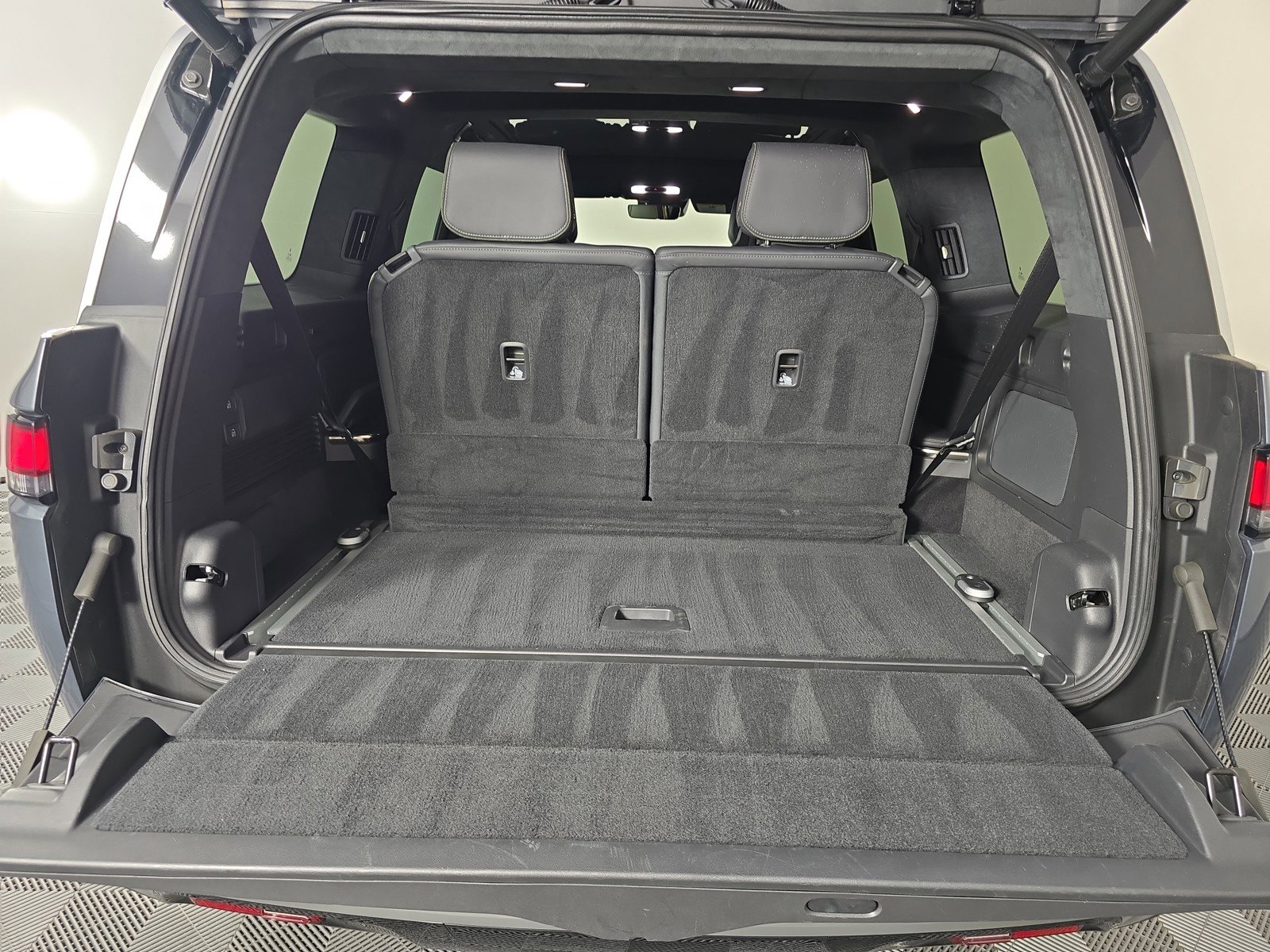 Used 2023 Rivian R1S Adventure image 15