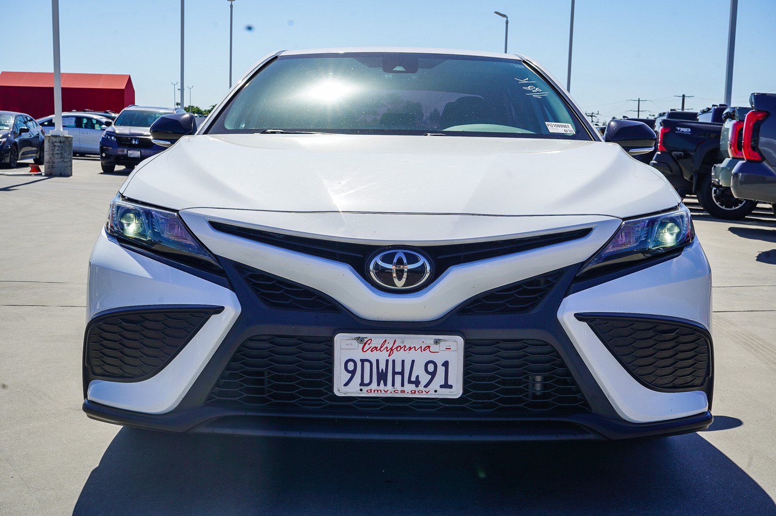 Used 2023 Toyota Camry SE w/ Protection Package (Q2) (TMS) FWD image 2