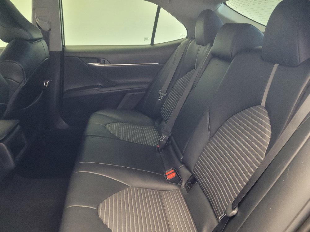 Used 2022 Toyota Camry SE image 18