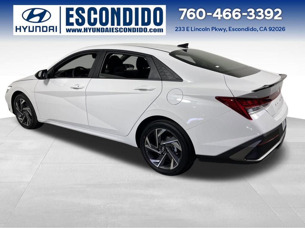 New 2025 Hyundai Elantra SEL image 3