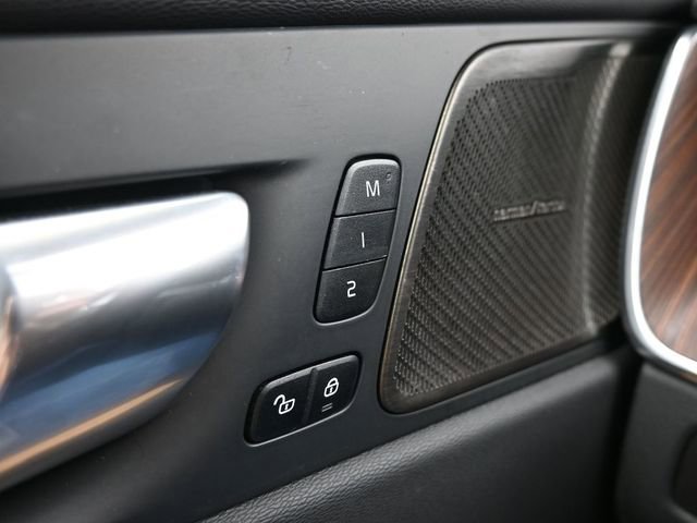 Used 2023 Volvo XC60 B5 Ultimate w/ Climate Package image 30