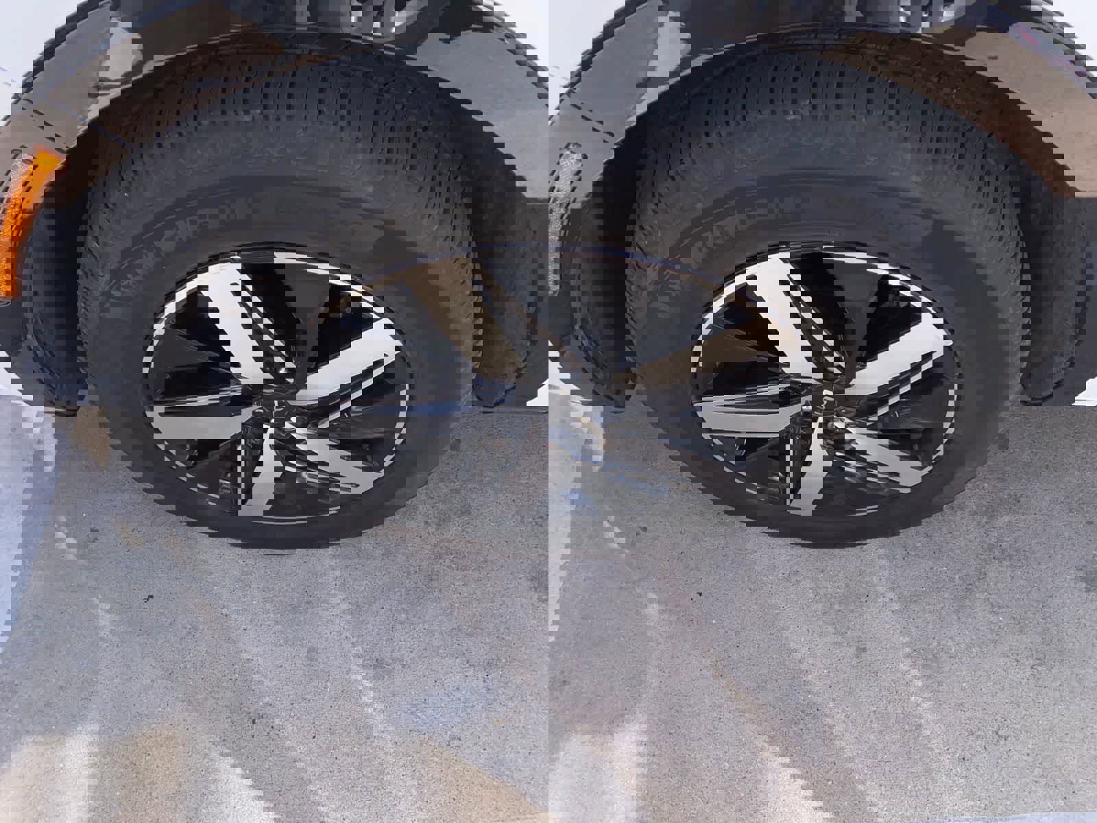 Used 2023 Kia Sorento S image 13