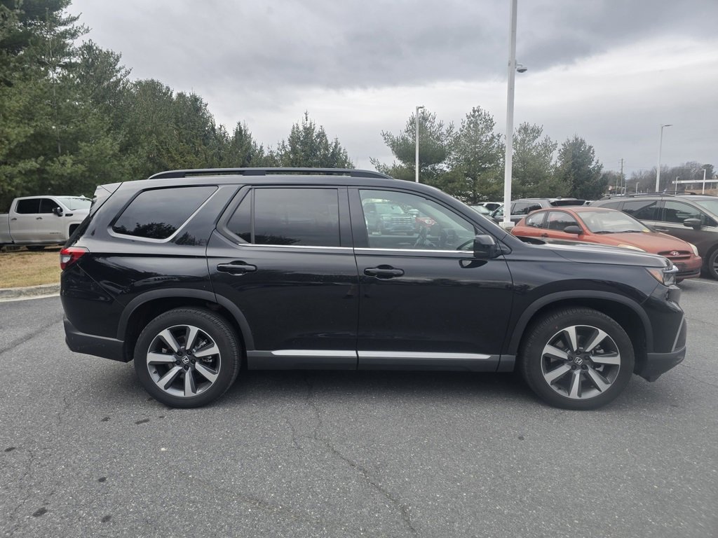 Used 2025 Honda Pilot Elite image 9