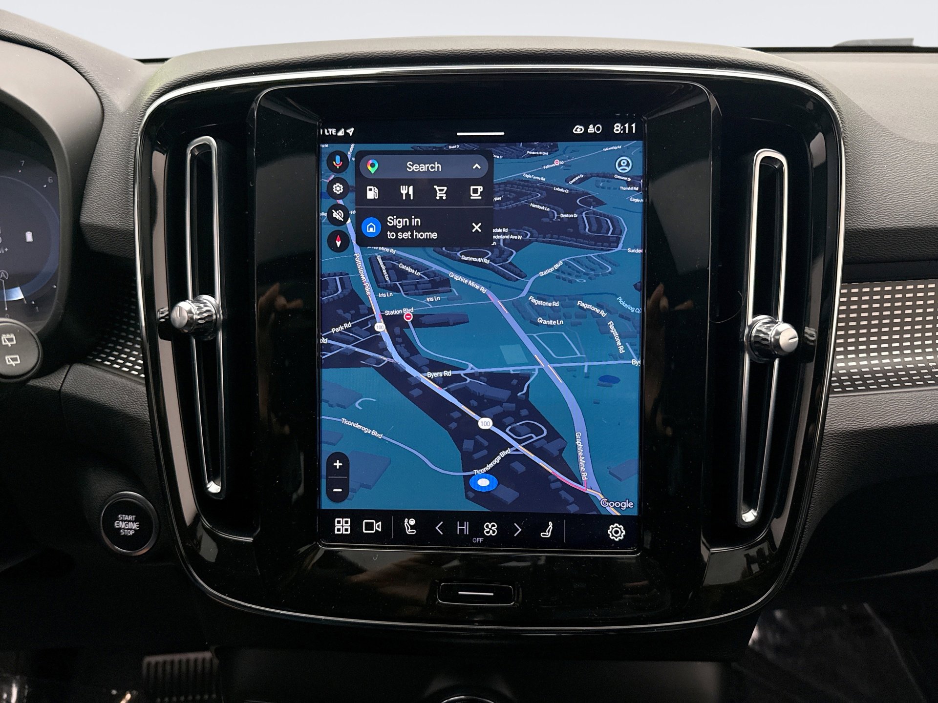 Used 2025 Volvo XC40 B5 Plus image 15