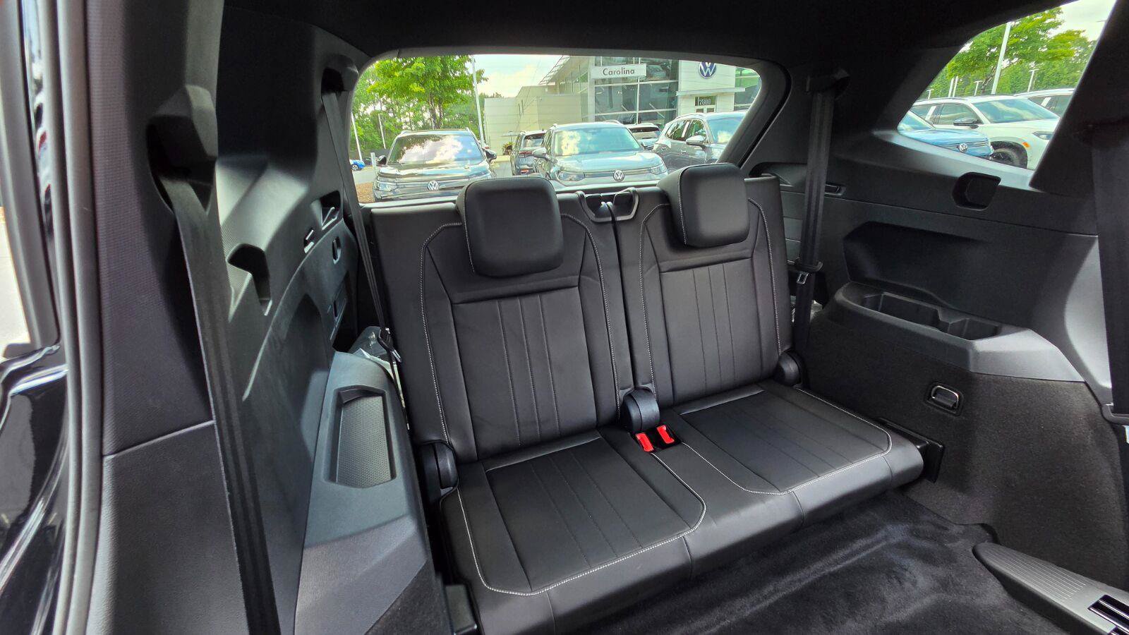 Used 2023 Volkswagen Tiguan SE R-Line FWD image 48