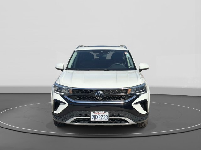 Certified 2023 Volkswagen Taos SE w/ Panoramic Sunroof Package FWD image 2
