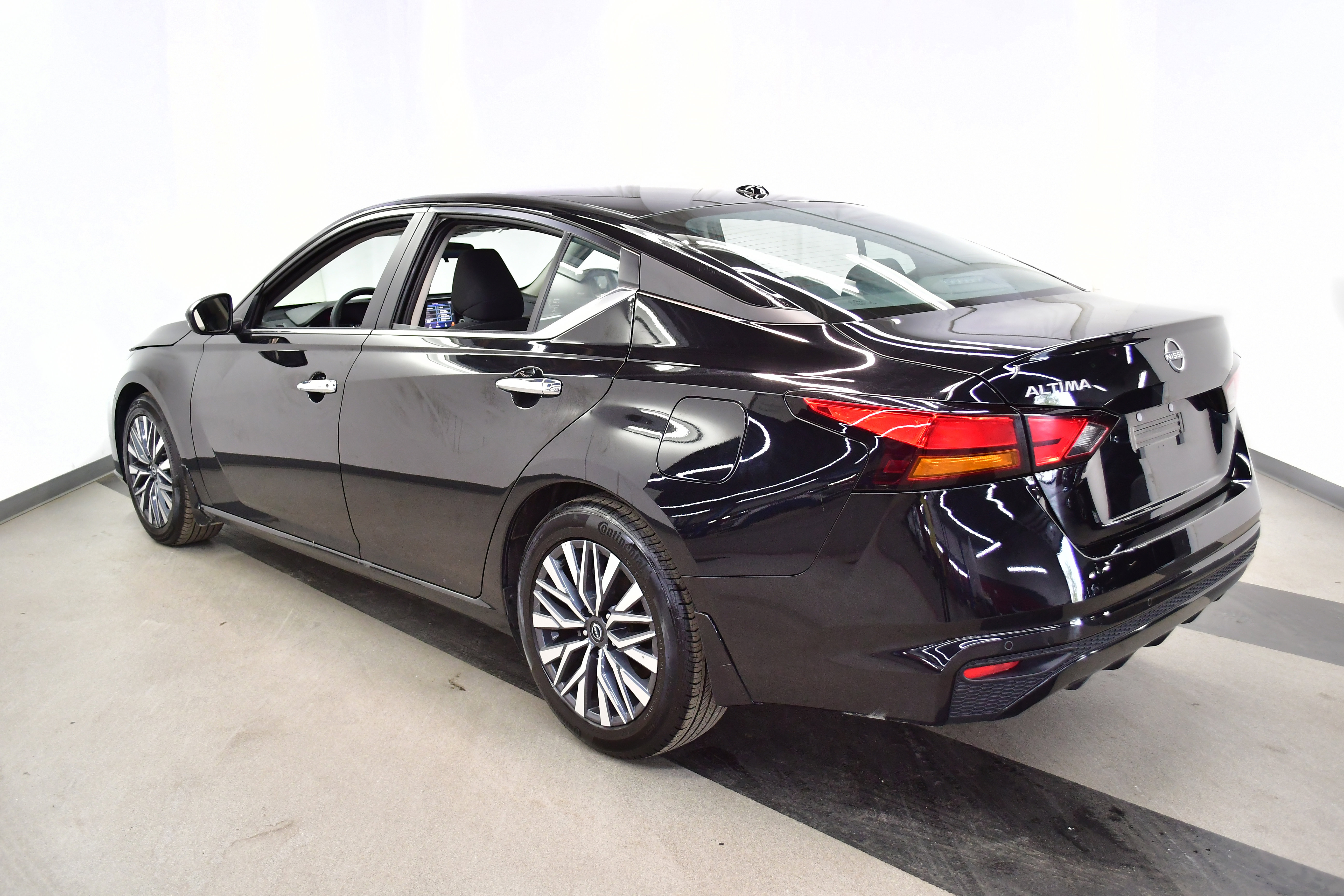 Used 2025 Nissan Altima 2.5 SV image 5