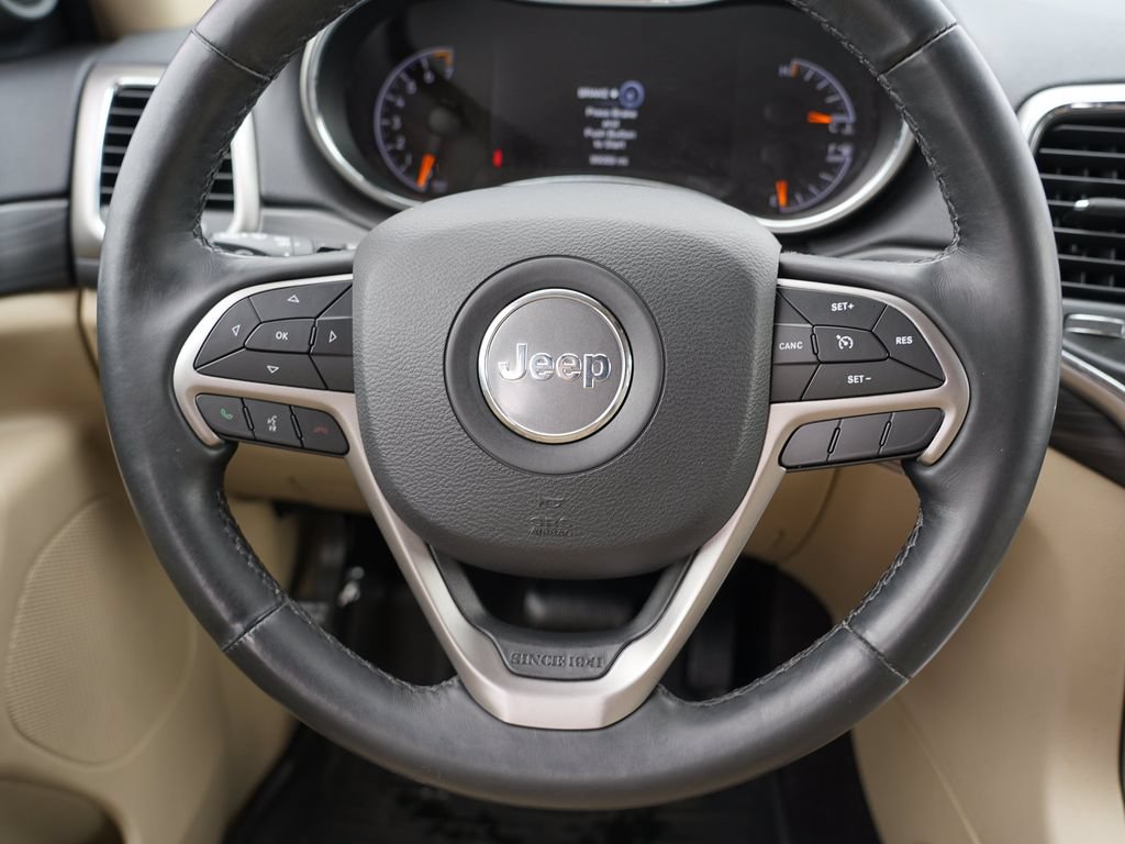 Used 2019 Jeep Grand Cherokee Laredo AWD/4WD image 23