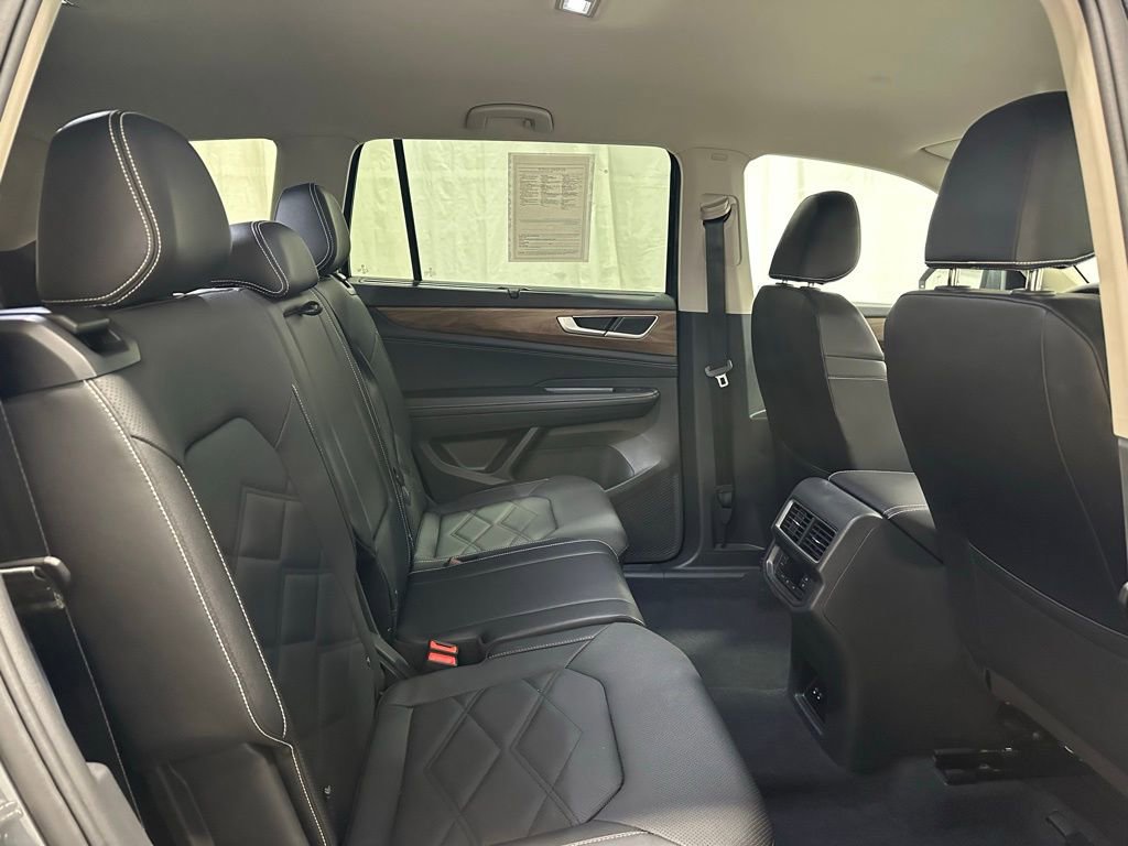 Used 2025 Volkswagen Atlas SE image 58