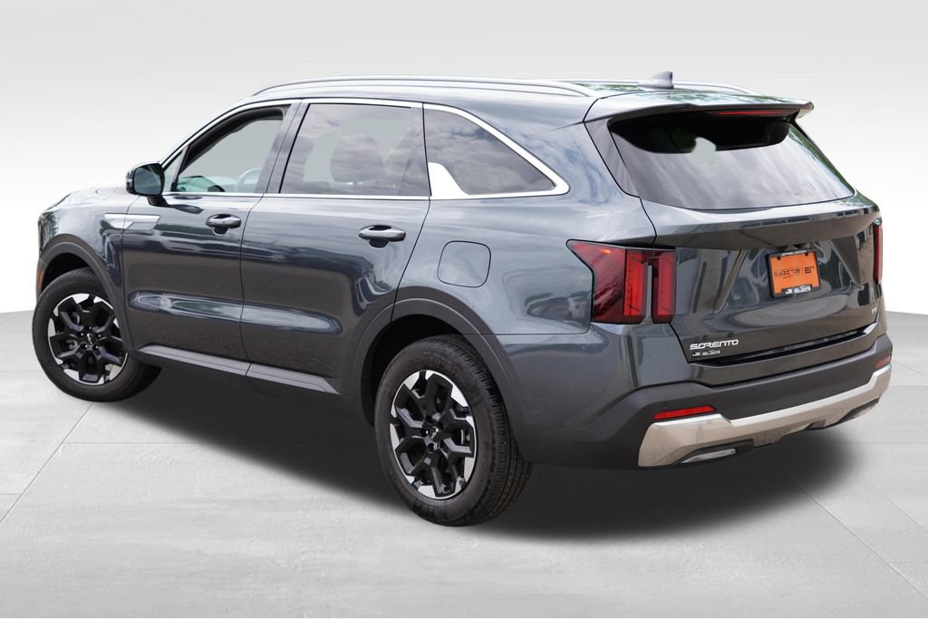 Certified 2024 Kia Sorento S w/ Panoramic Sunroof Package AWD/4WD image 7