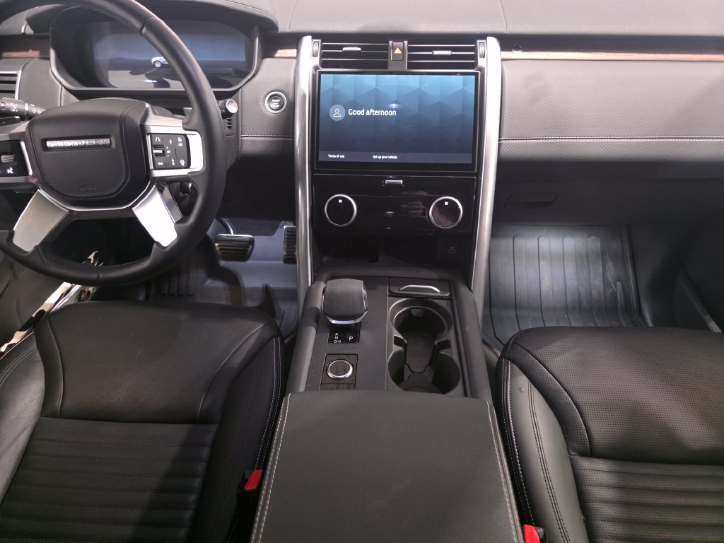 Certified 2025 Land Rover Discovery Dynamic SE AWD/4WD image 15