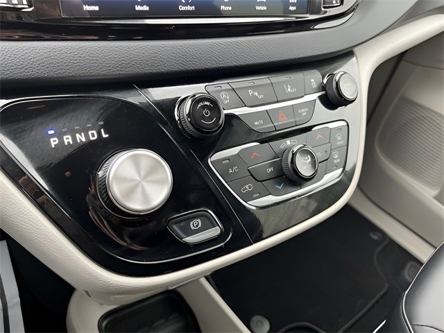 Used 2024 Chrysler Pacifica Touring-L image 45
