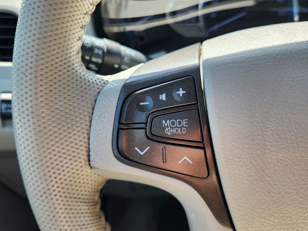 Used 2013 Toyota Sienna XLE w/ Entertainment Pkg image 35