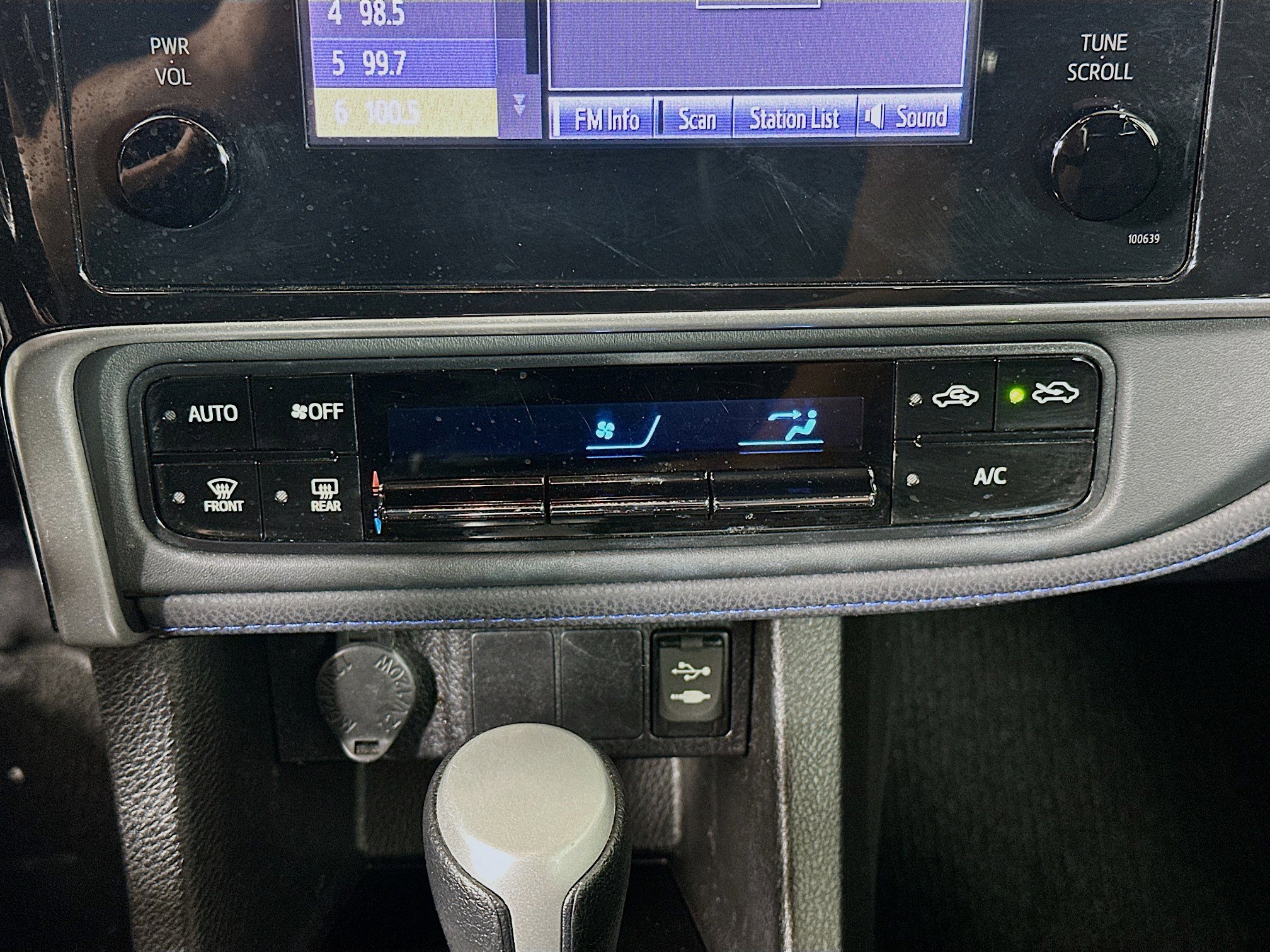 Used 2019 Toyota Corolla SE FWD image 23