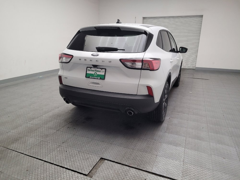 Used 2022 Ford Escape SE w/ SE Sport Appearance Package image 7