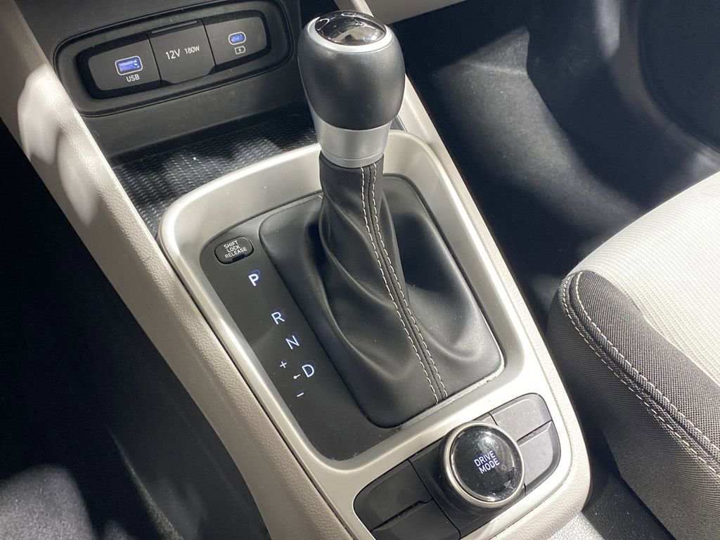 Used 2025 Hyundai Venue SEL image 22