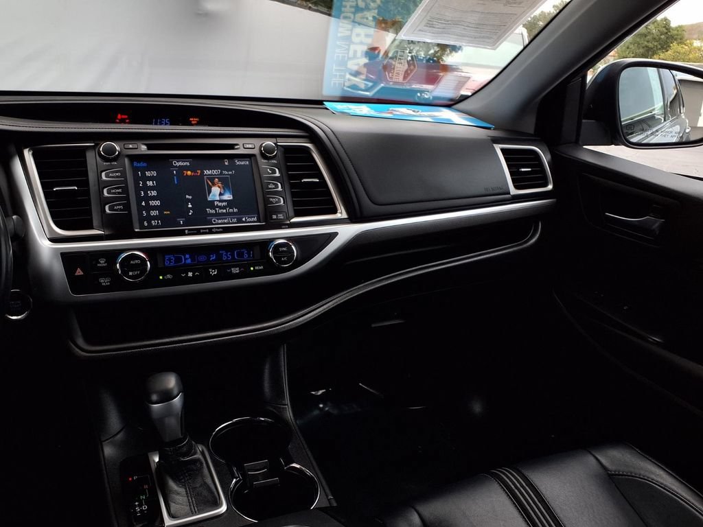 Certified 2018 Toyota Highlander SE FWD image 33